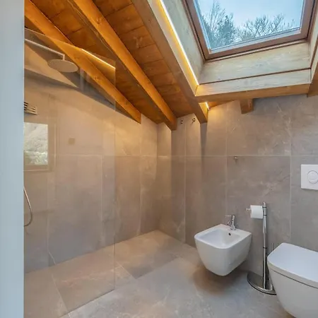 Oakwood - With Breathtaking Views Semesterbostad Laglio