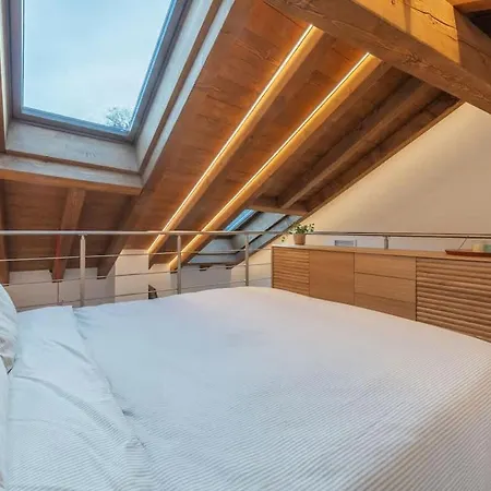 Semesterbostad Oakwood - With Breathtaking Views Laglio